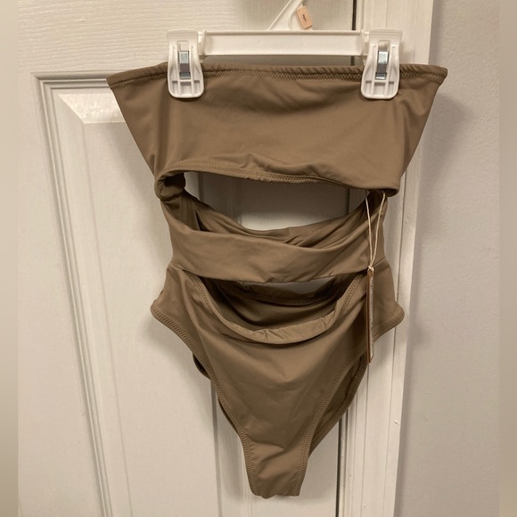 SKIMS Other - SKIMS NWT recycled swim cut out strapless monokini sz xxs color desert